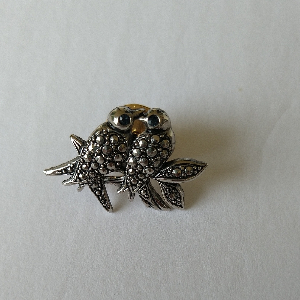 Silver Tone Bird Pin